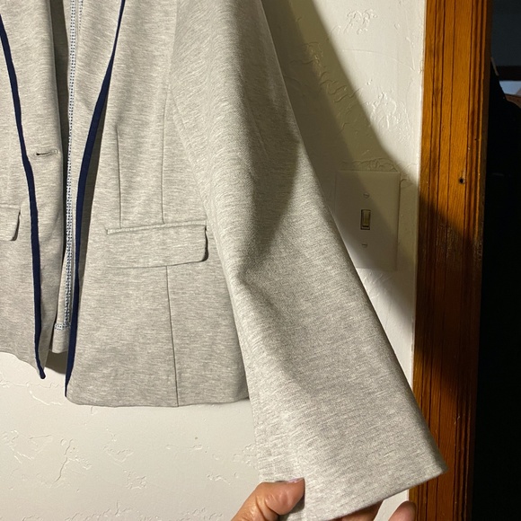 Company Ellen Tracy blazer, size XL. - Picture 6 of 7
